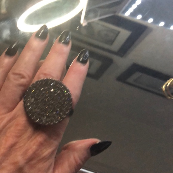 🌸 show Stopper  2finger ring Vince Camuto - Picture 3 of 3